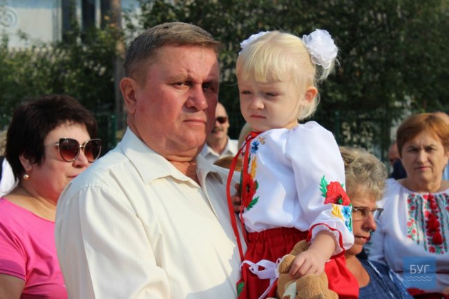 Вишиванки, квіти, бантики: у Володимирі пролунав перший дзвоник. ФОТО