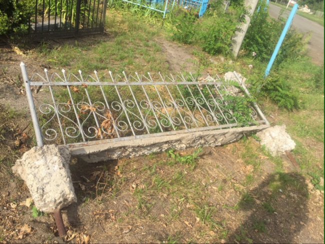 Вандалізм на кістках: у Ківерцях комунальників звинувачують у знищенні кладовища. ФОТО