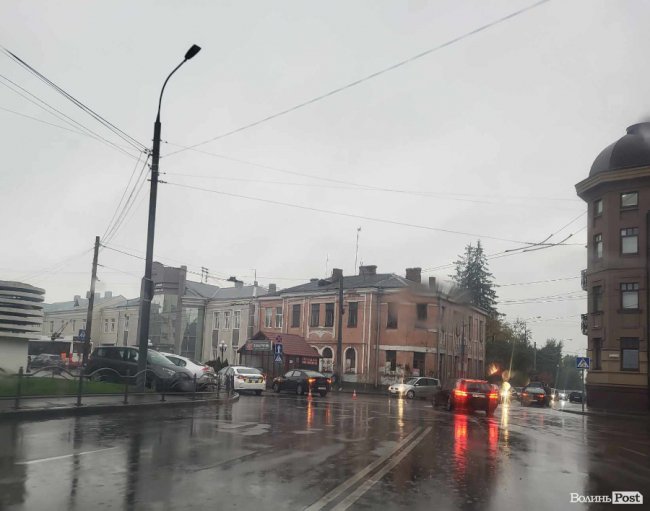 У центрі Луцька зіткнулись дві автівки. ФОТО