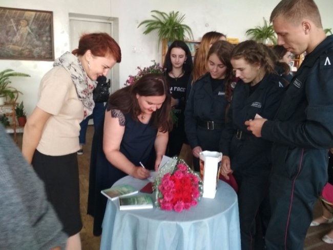 «Без іронії»: волинська письменниця презентувала книгу