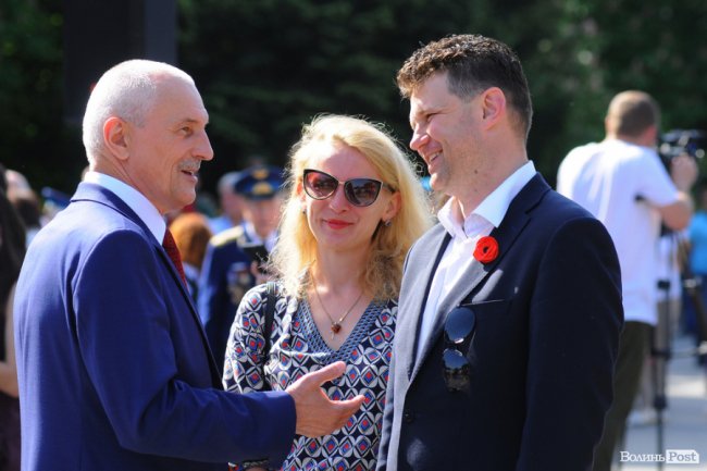 З маками і трояндами: у Луцьку відзначили річницю перемоги над нацизмом. ФОТО