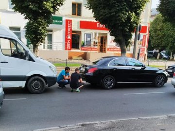 У Луцьку зіткнулись два Mercedes. ФОТО