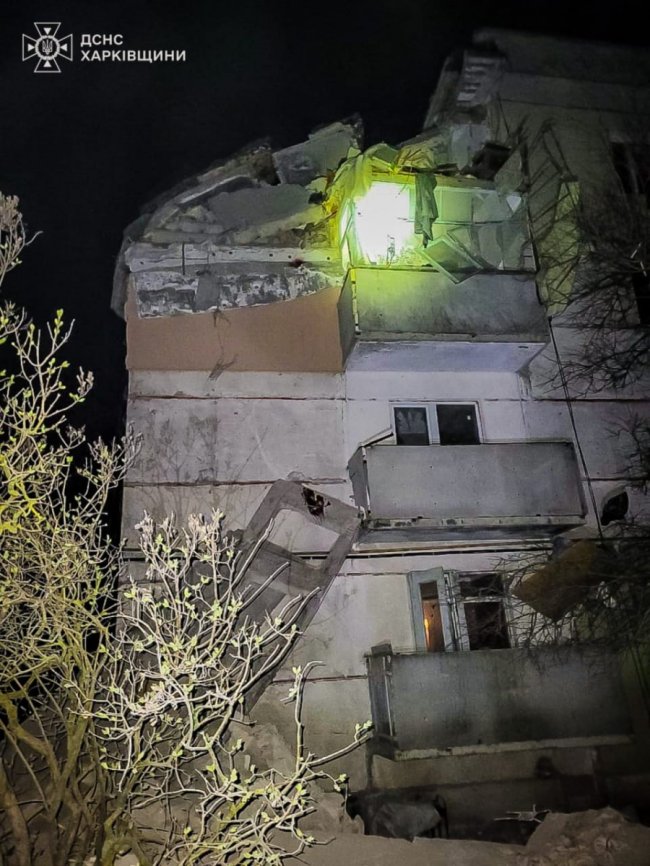 Російська авіація скинула бомбу на багатоповерхівку на Харківщині