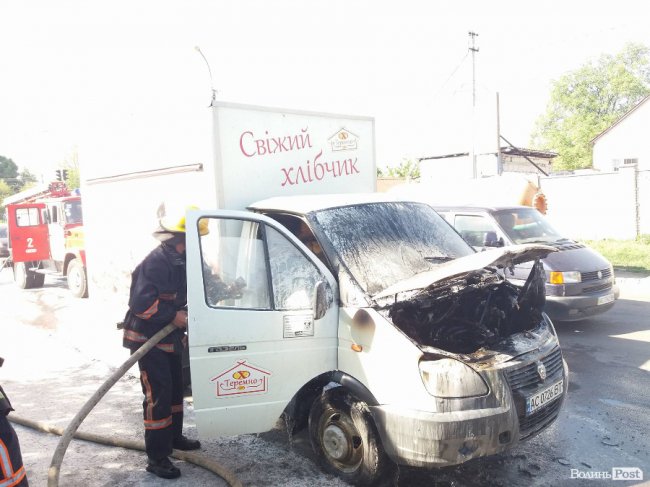 У Луцьку горіла автівка з хлібом. ФОТО