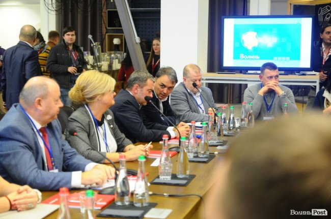 Під час круглого столу