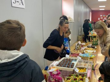 Під час благодійного ярмарку у ліцеї на Волині зібрали гроші для ЗСУ