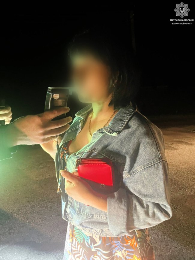 Луцькі патрульні серед ночі спинили п'яну як чіп водійку