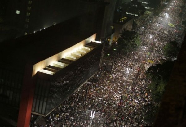 У Бразилії на демонстрації вийшло близько мільйона людей. ФОТО. ВІДЕО
