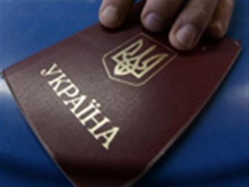 Вибори у Луцьку: «підозрілі» виборці відмовилися показувати паспорти і втекли