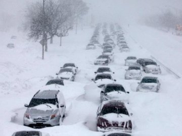 Сніговий полон у США: скасовано понад 3 тисячі рейсів