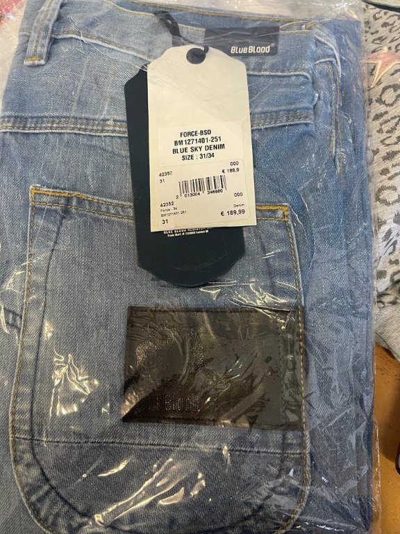 Через «Ягодин» намагалися ввезти контрабанду одягу та взуття на 3,3 мільйони