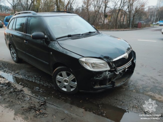 У Луцьку п'яний водій скоїв ДТП та втік з місця аварії. ФОТО