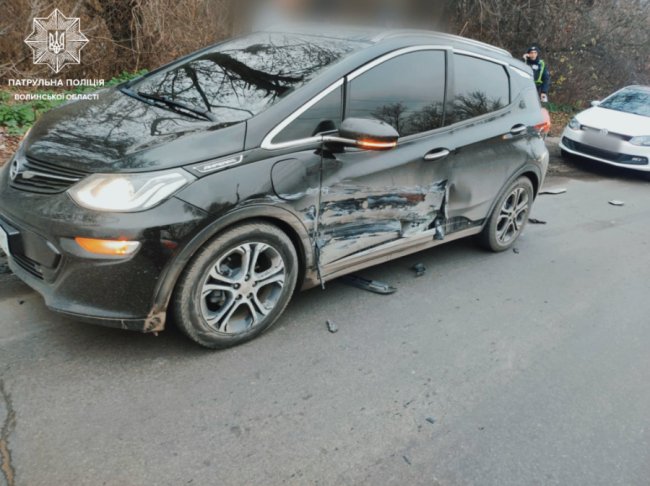 У Луцьку п'яний водій скоїв ДТП та втік з місця аварії. ФОТО