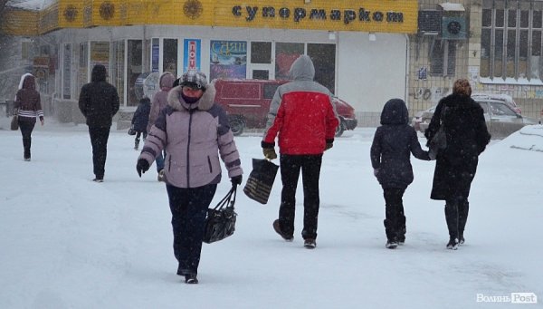 Луцьк замітає снігом. ФОТО