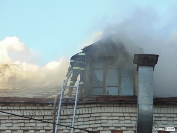 Фото великої пожежі в центрі Луцька. ДОПОВНЕНО