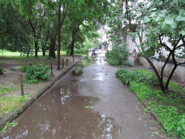 Мешканці Луцька скаржаться на бездіяльність ЖКГ. ФОТО