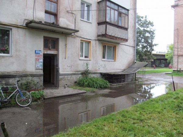 Мешканці Луцька скаржаться на бездіяльність ЖКГ. ФОТО
