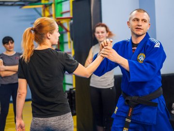 У Луцьку відновили курси із самооборони для жінок