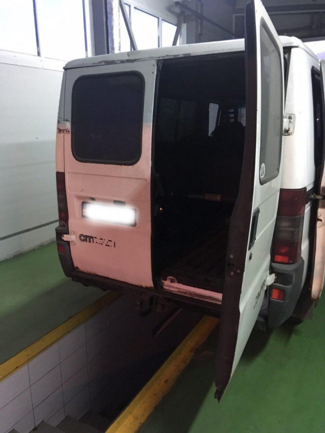 Волинські прикордонники знайшли контрабандні комп'ютери та хутро. ВІДЕО. ФОТО 