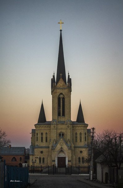 Весняний світанок у Луцьку. ФОТО