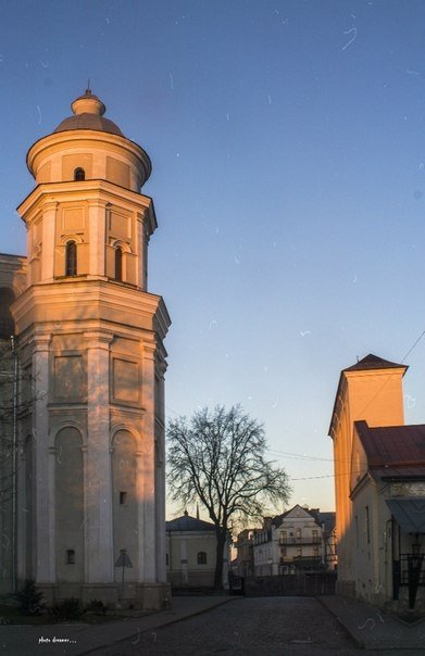 Весняний світанок у Луцьку. ФОТО