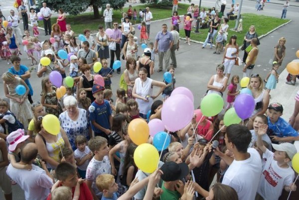 У місті на Волині діти влаштували флешмоб. ФОТО