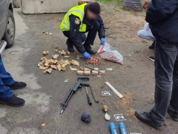 На Волині на блокпості затримали чоловіка з гранатою та боєприпасами. ФОТО