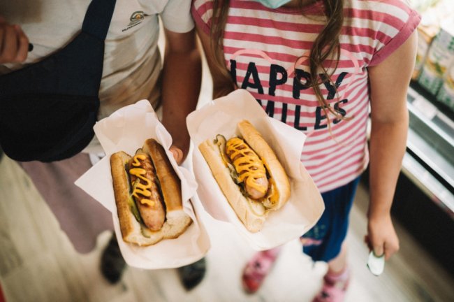 Брати Забіяки відкрили фірмовий магазин у рідному для них будинку*