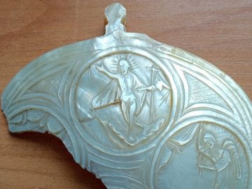 У волинський музей передали ікону-мушлю ХІХ століття. ФОТО