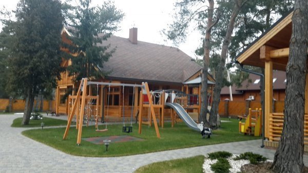 Світязьке «Межигір'я» нишком розбирають та вивозять. ФОТО