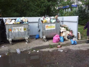 Лучани скаржаться на невчасний вивіз сміття