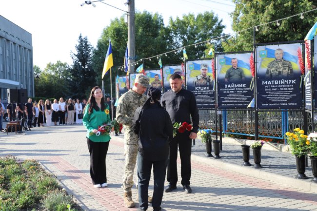 В громаді на Волині родинам полеглих воїнів вручили посмертні ордени «За мужність»