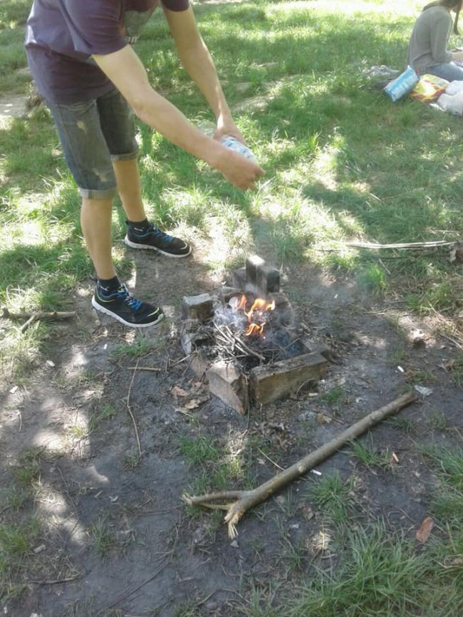 «Палять, палять і палять»: у Луцьку продовжують палити сміття. ФОТО