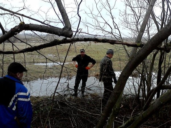 На Волині прибирають кладовища до Пасхи. ФОТО