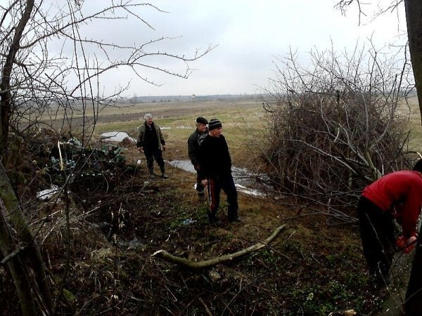 На Волині прибирають кладовища до Пасхи. ФОТО