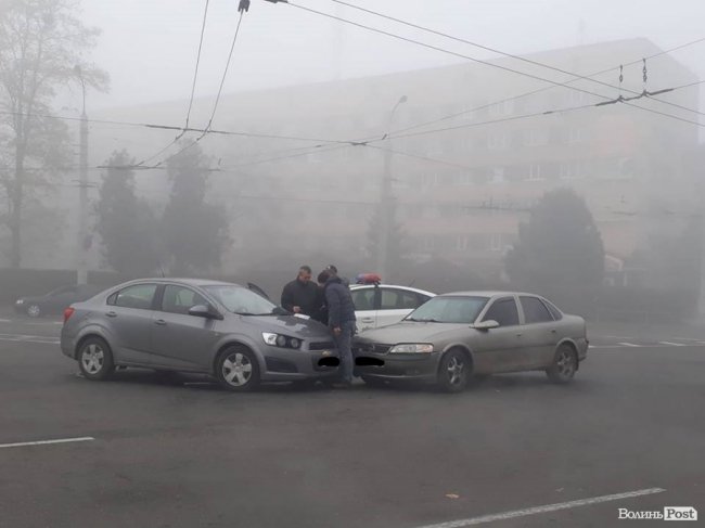 У Луцьку зіткнулися два легковики. ФОТО