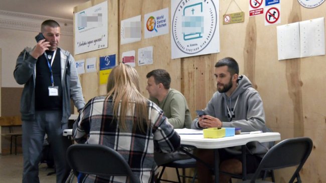 Як українці виїжджають з окупованих територій: перетин кордону і транзитний центр на Волині