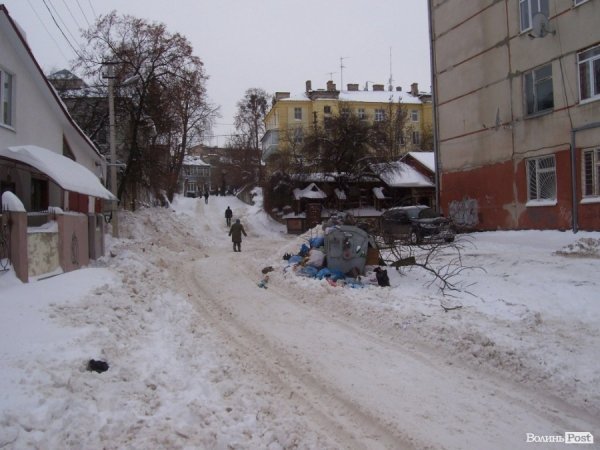 На Потапова сьогодні працював трактор, тож ймовірно, що сміття приберуть 