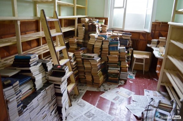 Бібліотеку ремонтують. Найбільше тут - релігійних книжок