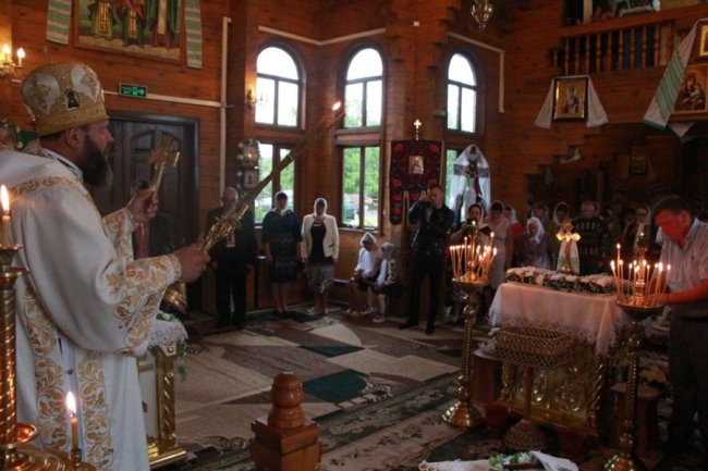Владика Михаїл вперше відправив святкову службу у волинському селі. ФОТО