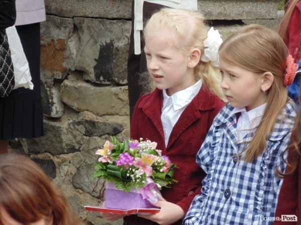 Останній дзвінок у Луцьку: четверта гімназія. ФОТО