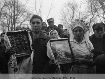 Весілля у «церковному селі» на Волині 80 років тому. РЕТРОФОТО