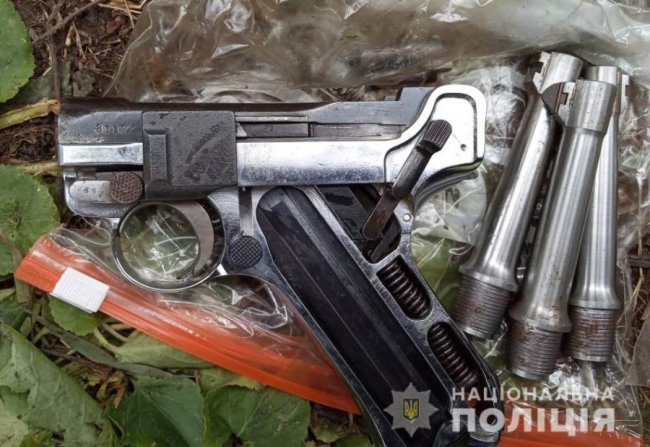 На дачі у лучанина знайшли десятки одиниць зброї та сотні боєприпасів. ФОТО