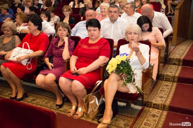 Квіти, подяки та музичний концерт: волинських медпрацівників привітали з професійним  святом