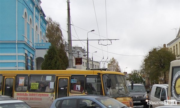 У Луцьку на Богдана Хмельницького - тролейбусний «корок». ФОТО