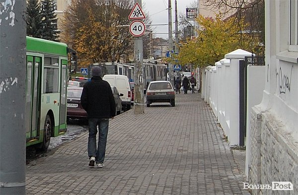 У Луцьку на Богдана Хмельницького - тролейбусний «корок». ФОТО