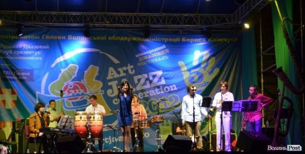 У Луцькому замку танцювали і співали кубинську сальсу. ФОТО  