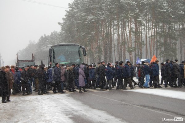 На Волині люди перекрили міжнародну трасу. ФОТО