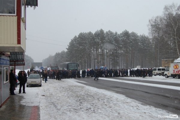 На Волині люди перекрили міжнародну трасу. ФОТО