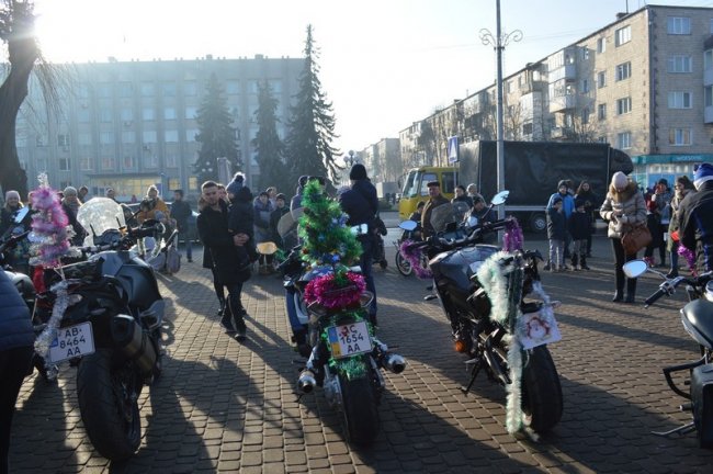 У Ковелі біля міської ялинки – з'їзд «Миколаїв» на мотоциклах. ФОТО